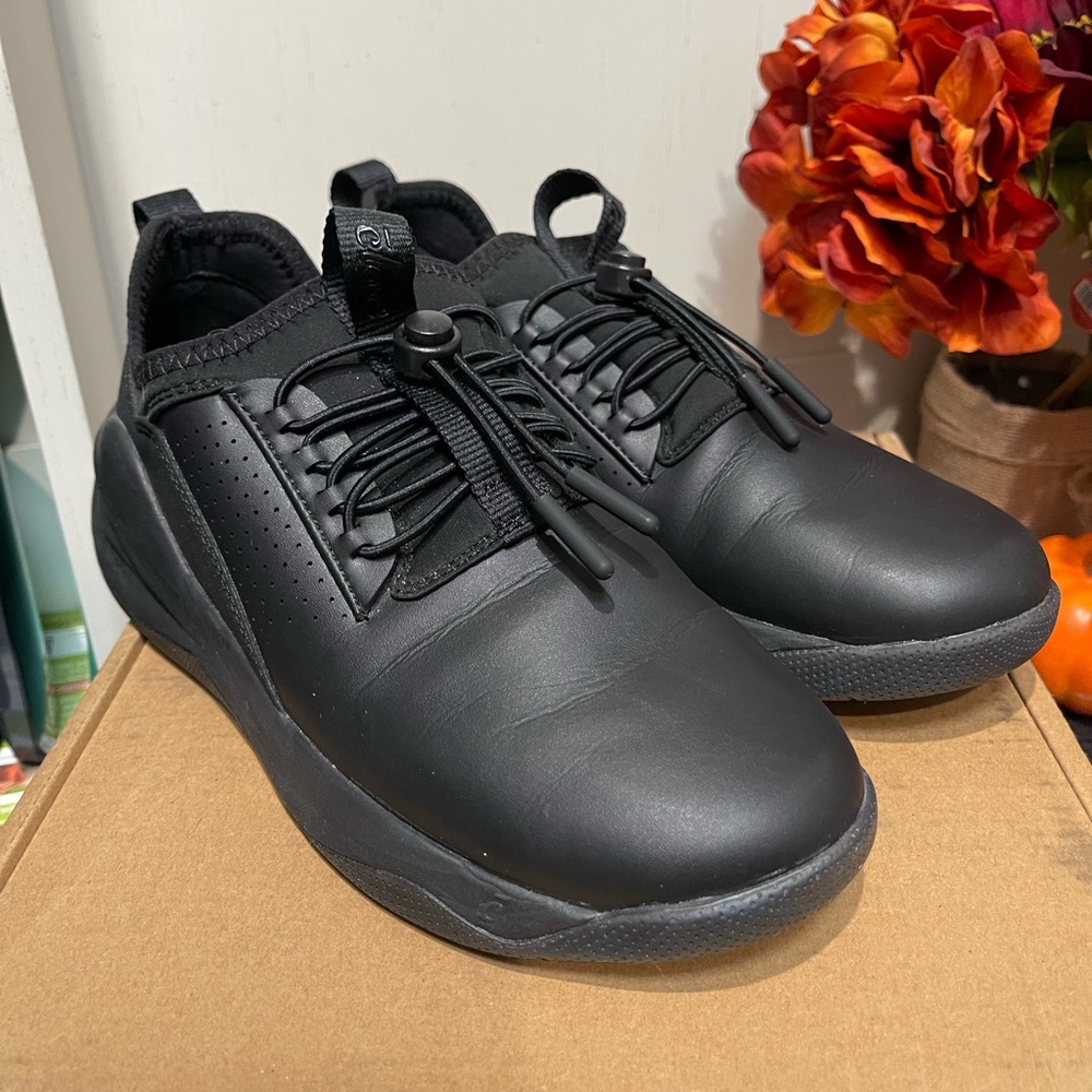 Clove nursing shoes